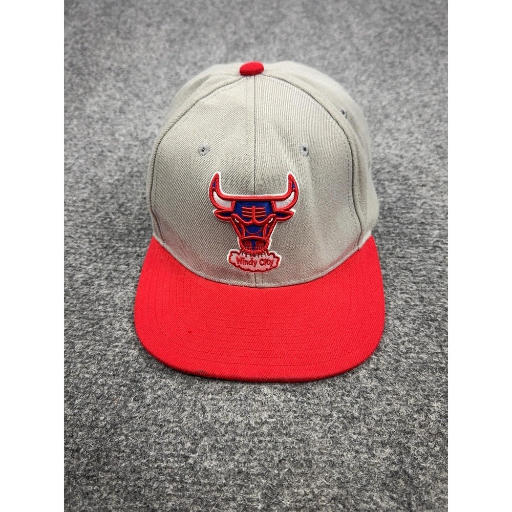Chicago Bulls Hat Cap Snap Back Gray Red NBA Basketball Windy City Mens HWC